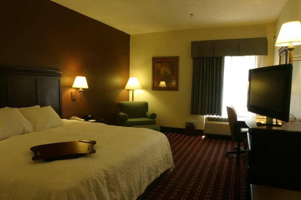 Hotel Hampton Kansas Blue Springs