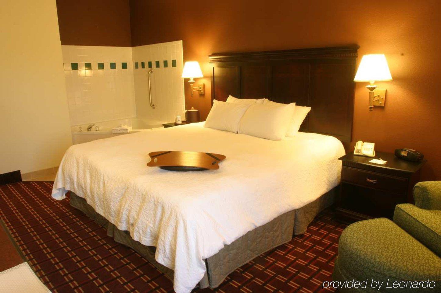 Hampton Kansas Hotel 3*