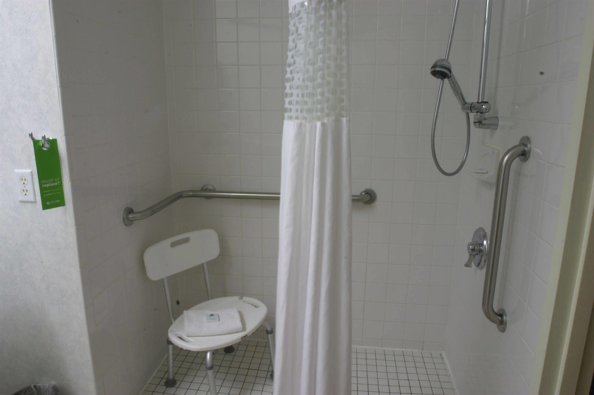 Hampton Kansas Hotel 3*