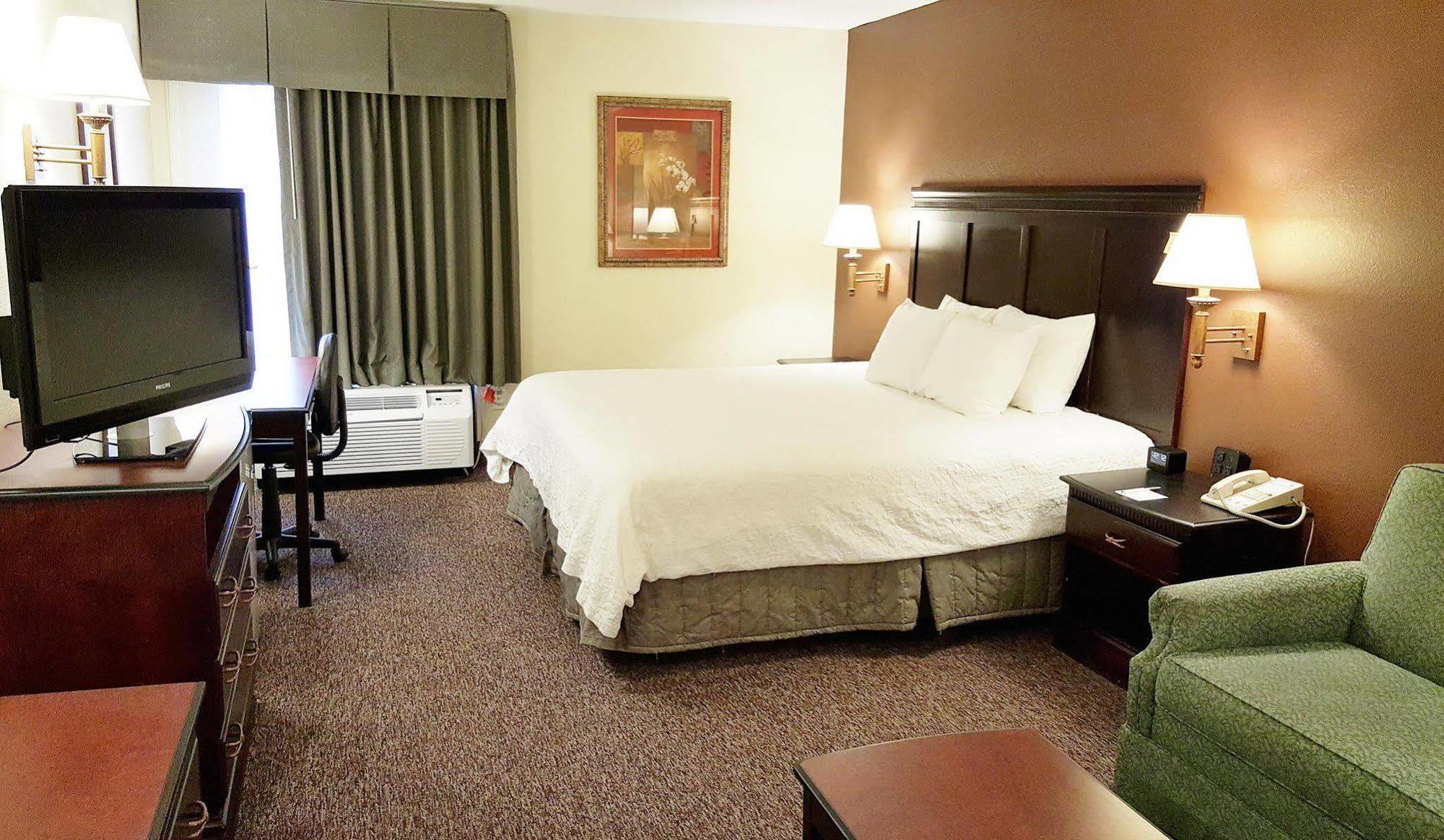 Hampton Kansas Hotel 3*