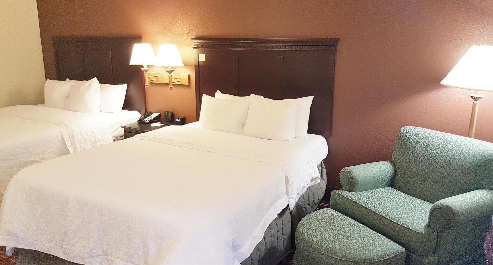 Hampton Kansas Hotel 3*
